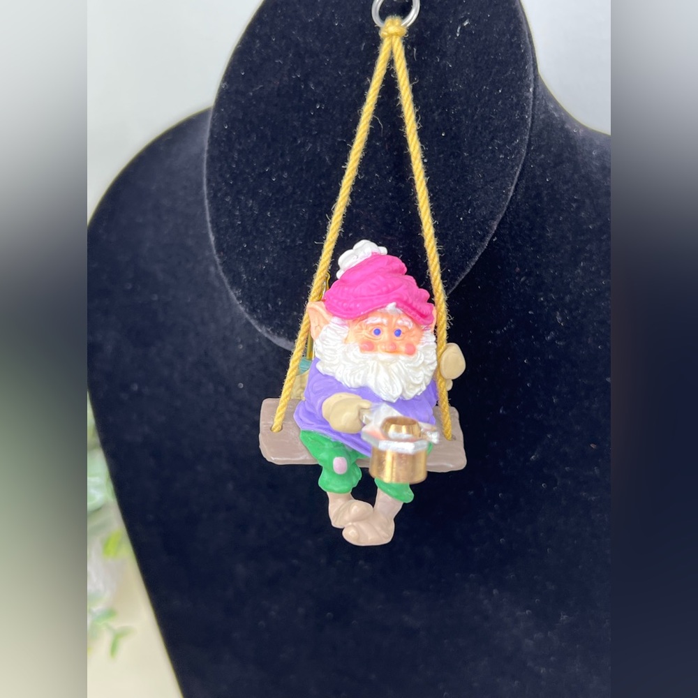 1987 Hallmark Keepsake Magic Lighted North Pole Power and Light Elf Orna…
